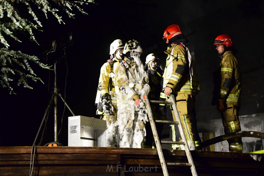 Grossfeuer Einfamilienhaus Siegburg Muehlengrabenstr P0395.JPG - Miklos Laubert